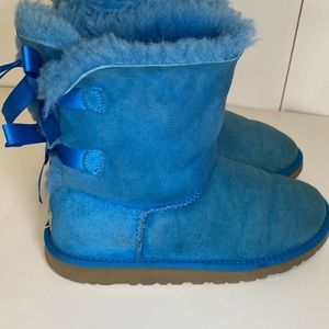 UGGS Bailey Bow Blue Turquoise Boots, size 5 Girls